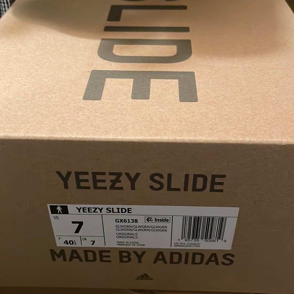 Glow green Yeezy slides size 7 men